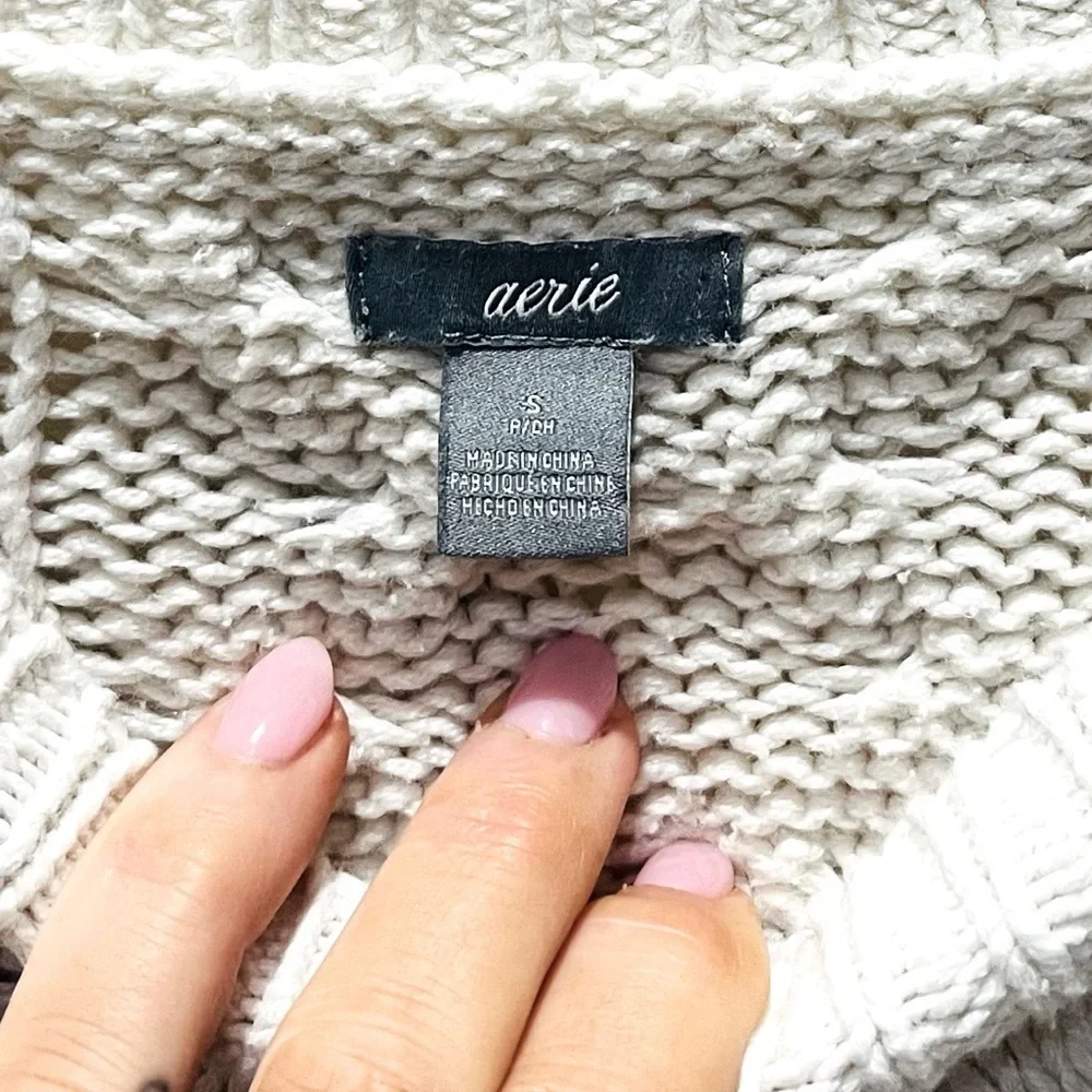 Aerie Chunky Cable Knit Sweatert in Off White Size Small